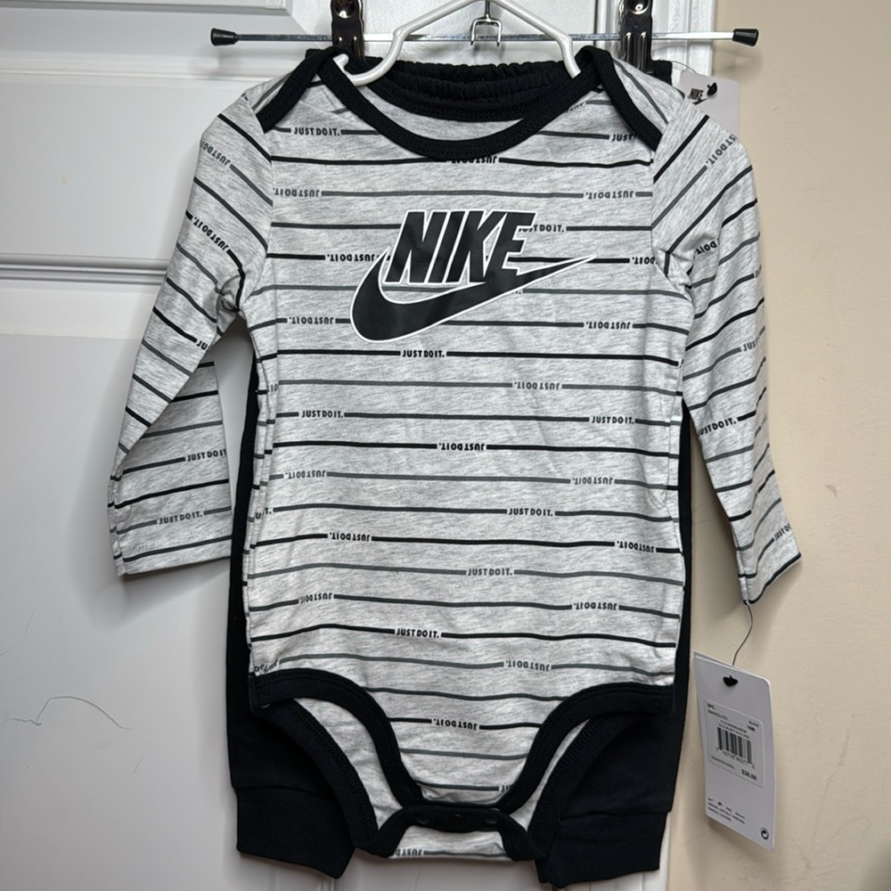 NWT Nike 2 Piece Set for Baby Boy